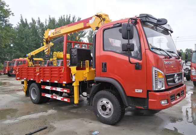 大運運途新飛工5噸隨車吊