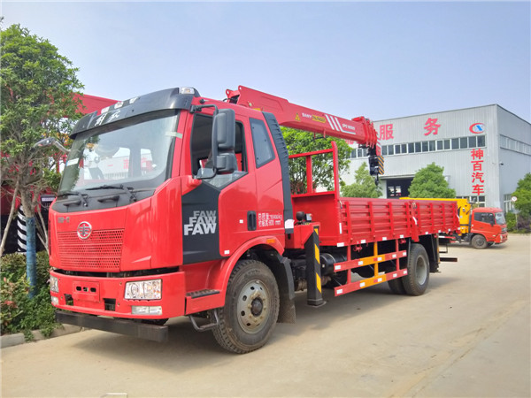 解放J6三一8噸隨車吊（國