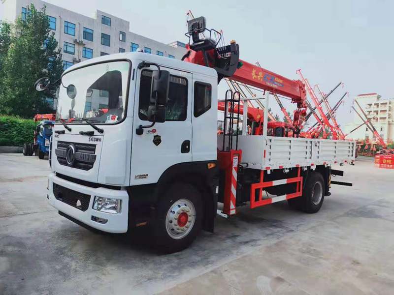 東風(fēng)多利卡D9隨車吊