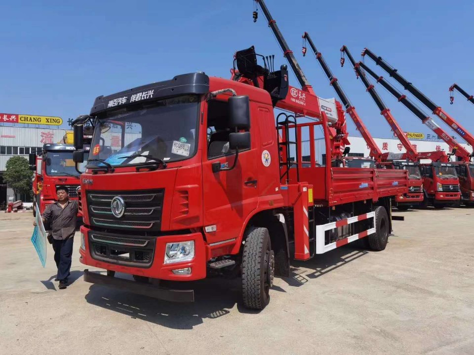 柳汽前四后八隨車吊(12-14噸吊機(jī))